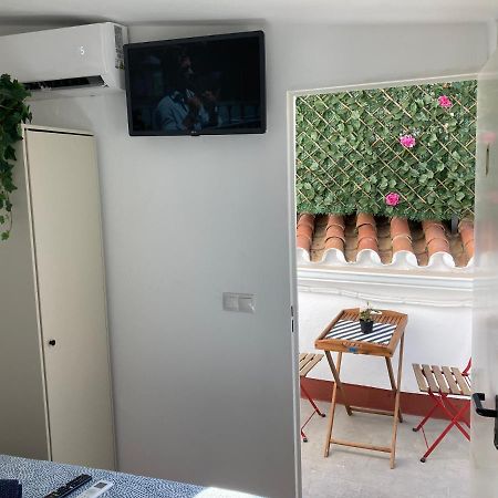 Malaguena Salerosa "Apartamento - Estudio Con Terraza" En Casa Tipica De 1 A 4 Dormitorios Málaga Eksteriør billede