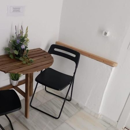 Malaguena Salerosa "Apartamento - Estudio Con Terraza" En Casa Tipica De 1 A 4 Dormitorios Málaga Eksteriør billede