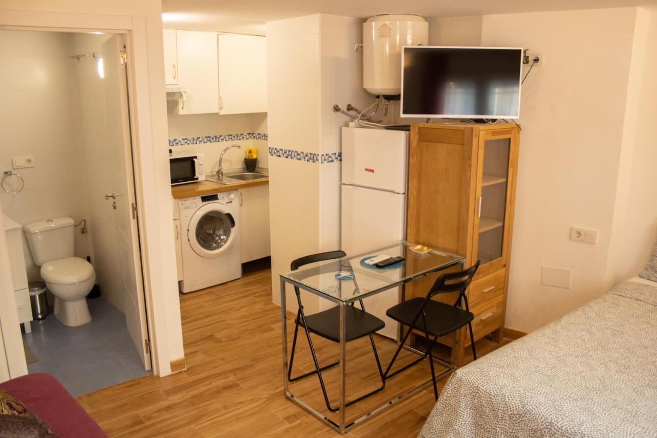 Malaguena Salerosa "Apartamento - Estudio Con Terraza" En Casa Tipica De 1 A 4 Dormitorios Málaga Eksteriør billede