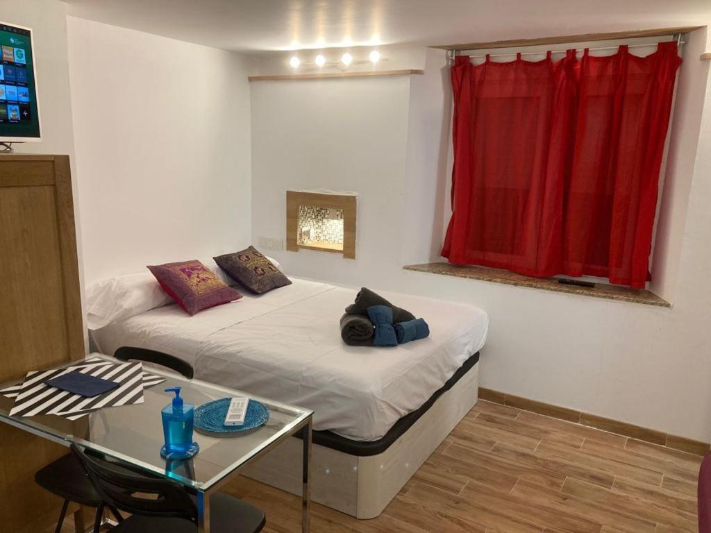 Malaguena Salerosa "Apartamento - Estudio Con Terraza" En Casa Tipica De 1 A 4 Dormitorios Málaga Eksteriør billede