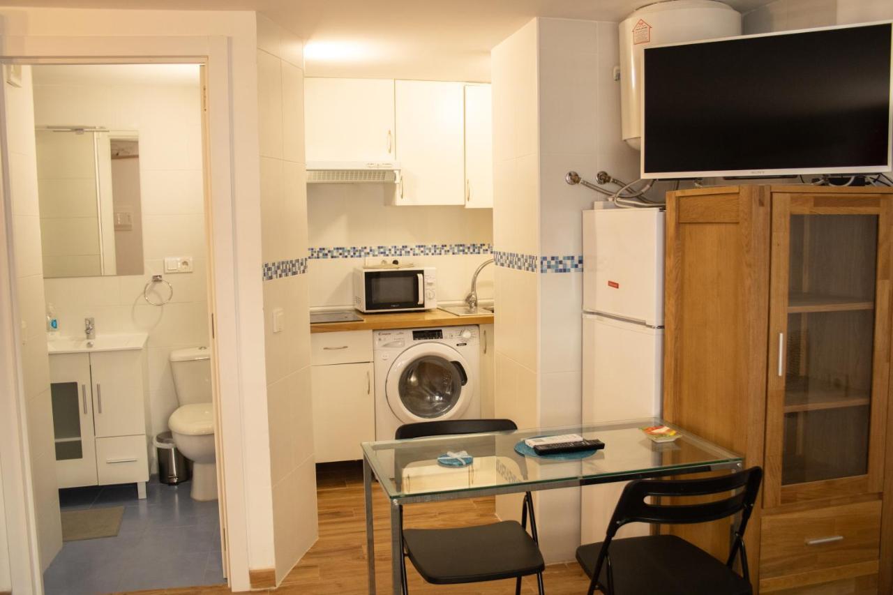 Malaguena Salerosa "Apartamento - Estudio Con Terraza" En Casa Tipica De 1 A 4 Dormitorios Málaga Eksteriør billede