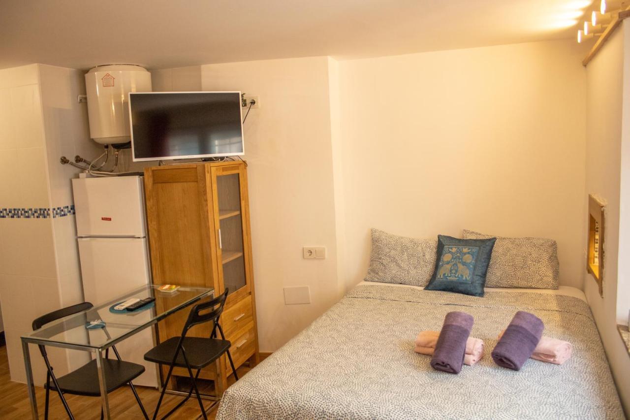 Malaguena Salerosa "Apartamento - Estudio Con Terraza" En Casa Tipica De 1 A 4 Dormitorios Málaga Eksteriør billede