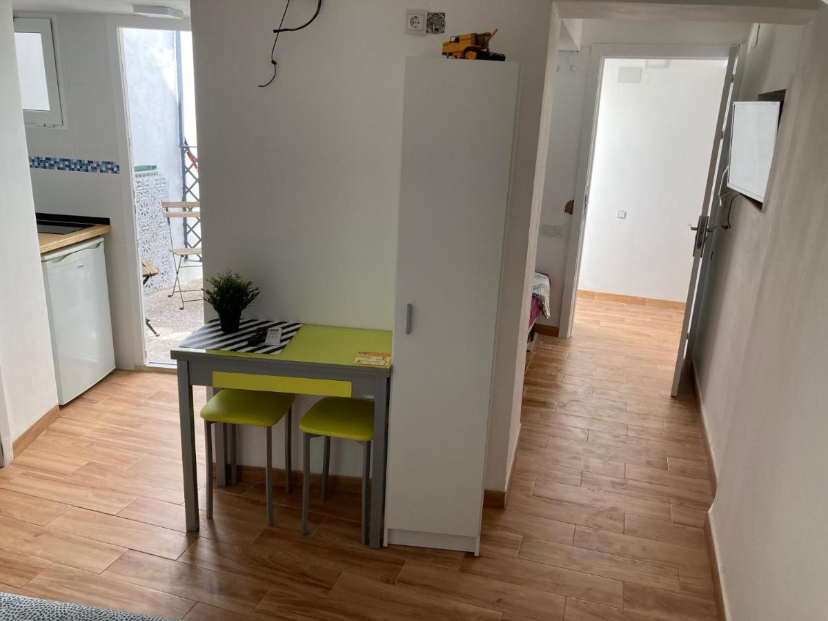 Malaguena Salerosa "Apartamento - Estudio Con Terraza" En Casa Tipica De 1 A 4 Dormitorios Málaga Eksteriør billede