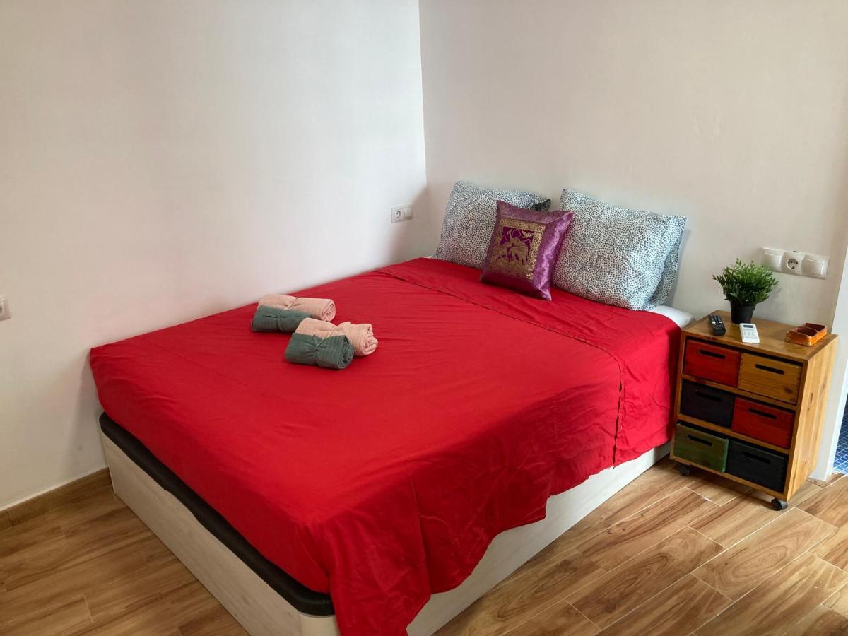 Malaguena Salerosa "Apartamento - Estudio Con Terraza" En Casa Tipica De 1 A 4 Dormitorios Málaga Eksteriør billede