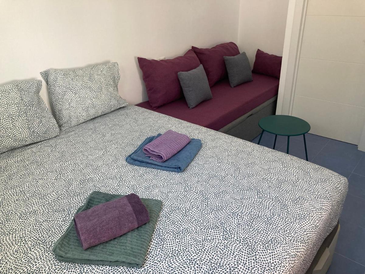 Malaguena Salerosa "Apartamento - Estudio Con Terraza" En Casa Tipica De 1 A 4 Dormitorios Málaga Eksteriør billede