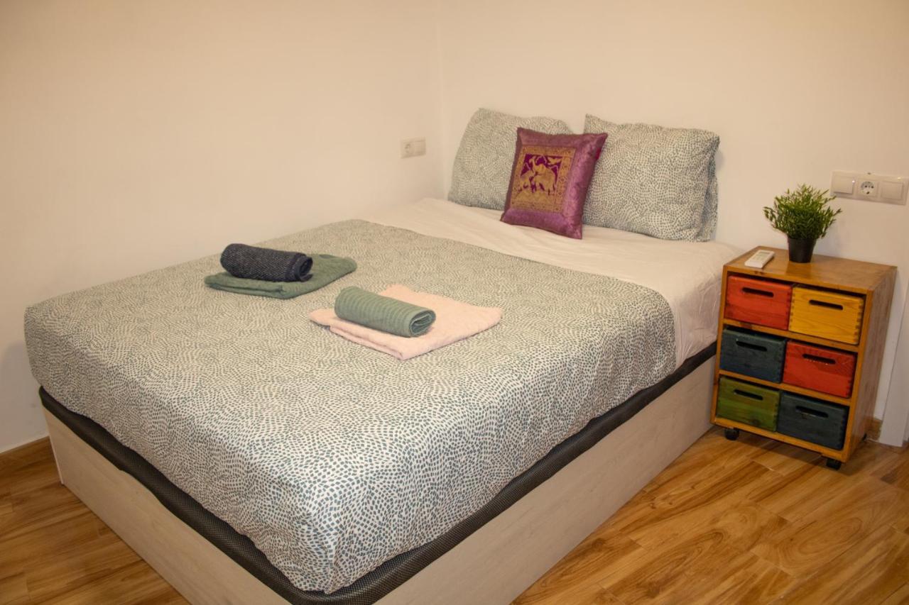 Malaguena Salerosa "Apartamento - Estudio Con Terraza" En Casa Tipica De 1 A 4 Dormitorios Málaga Eksteriør billede
