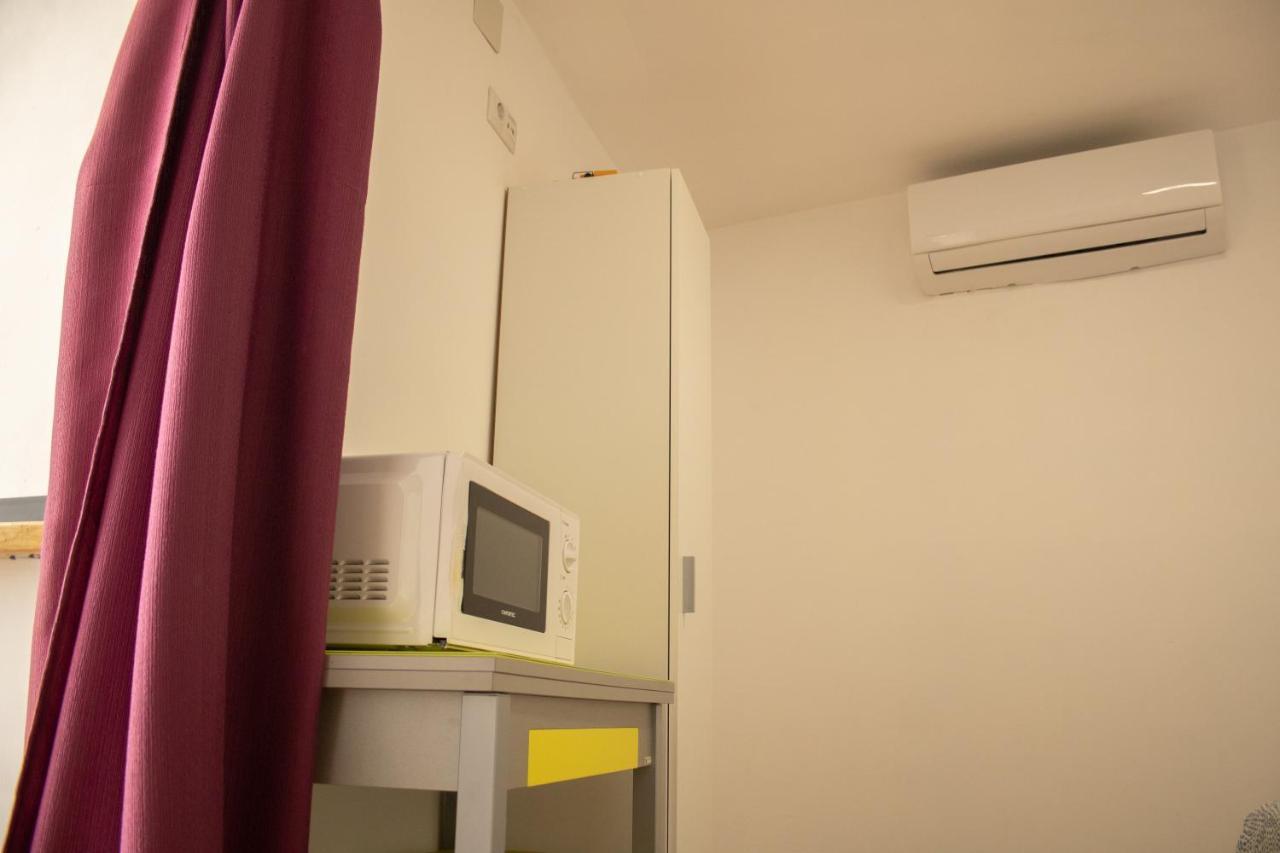 Malaguena Salerosa "Apartamento - Estudio Con Terraza" En Casa Tipica De 1 A 4 Dormitorios Málaga Eksteriør billede