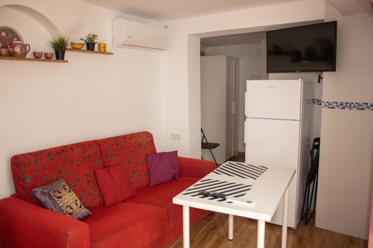 Malaguena Salerosa "Apartamento - Estudio Con Terraza" En Casa Tipica De 1 A 4 Dormitorios Málaga Eksteriør billede