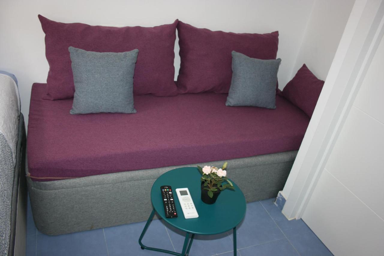 Malaguena Salerosa "Apartamento - Estudio Con Terraza" En Casa Tipica De 1 A 4 Dormitorios Málaga Eksteriør billede