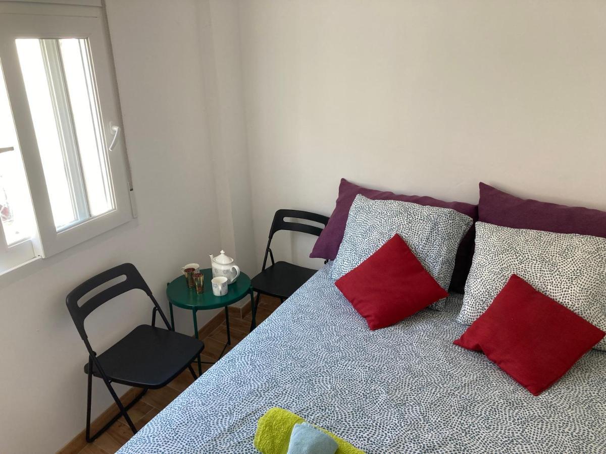 Malaguena Salerosa "Apartamento - Estudio Con Terraza" En Casa Tipica De 1 A 4 Dormitorios Málaga Eksteriør billede