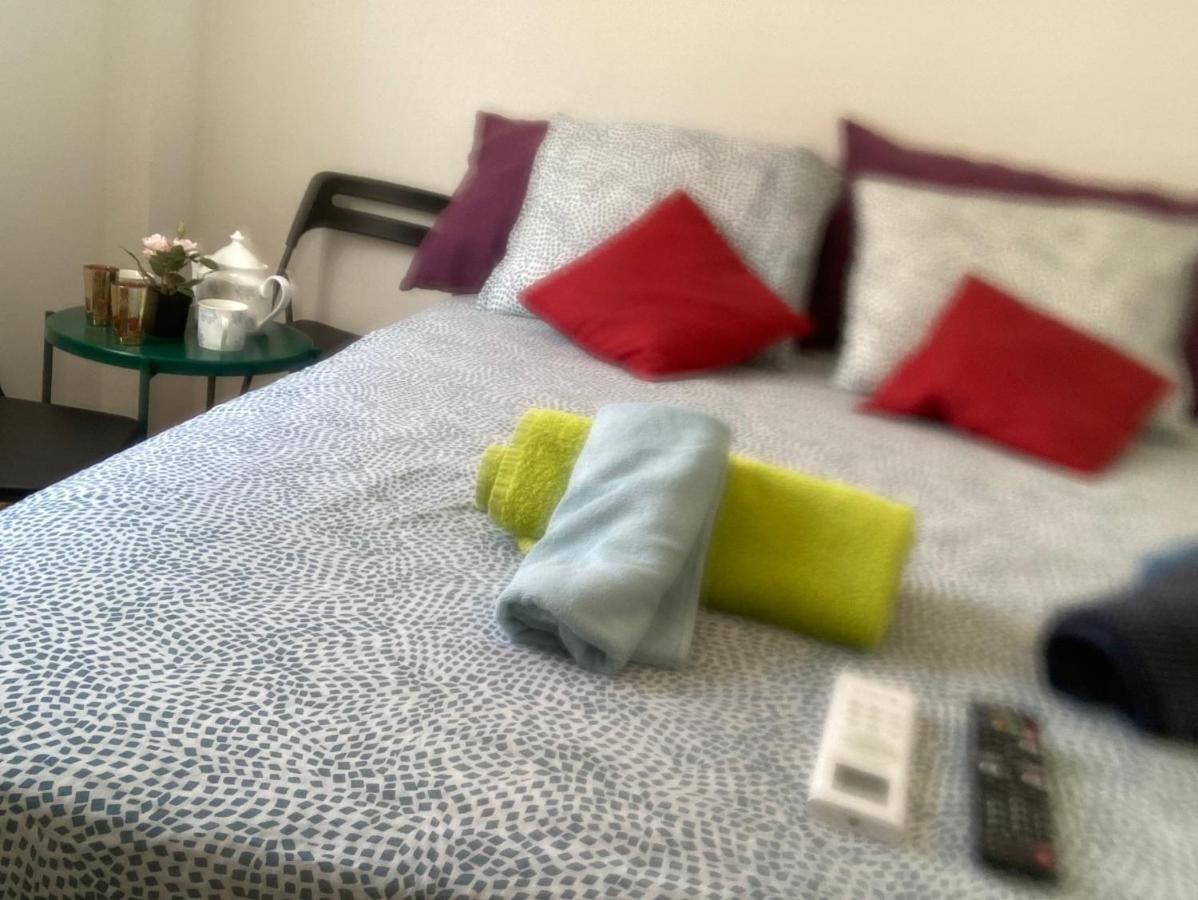 Malaguena Salerosa "Apartamento - Estudio Con Terraza" En Casa Tipica De 1 A 4 Dormitorios Málaga Eksteriør billede