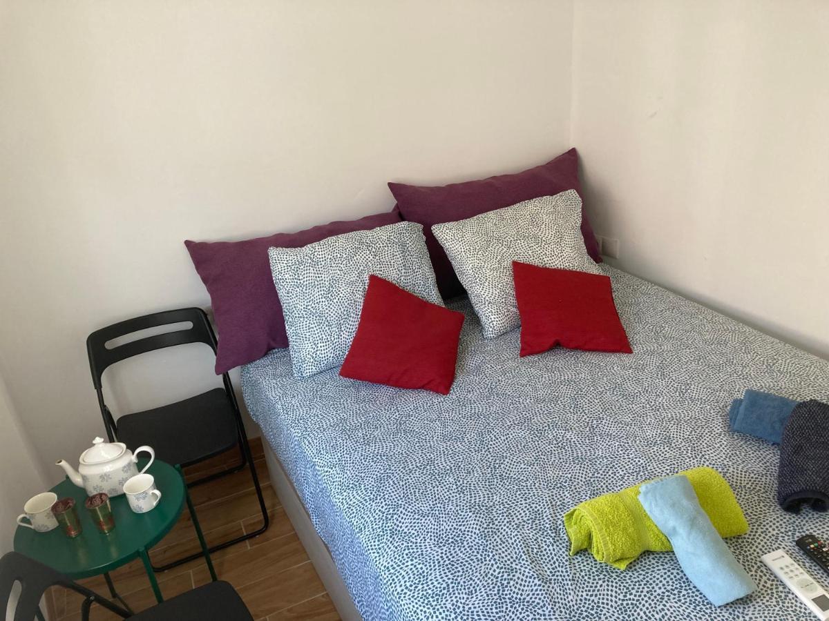 Malaguena Salerosa "Apartamento - Estudio Con Terraza" En Casa Tipica De 1 A 4 Dormitorios Málaga Eksteriør billede