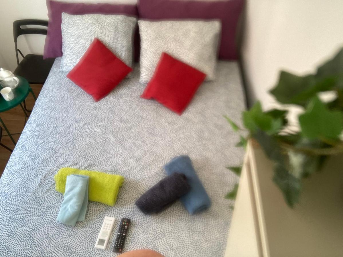Malaguena Salerosa "Apartamento - Estudio Con Terraza" En Casa Tipica De 1 A 4 Dormitorios Málaga Eksteriør billede